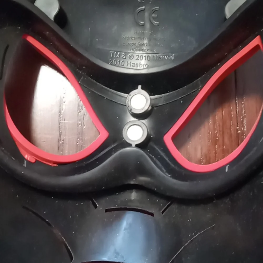2010 Hasbro Marvel Ultimate Spiderman Web Warriors Black & Red Mask